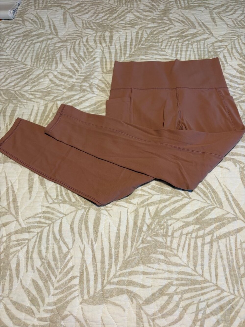 Athleta Salutation Stash Pocket 7/8 Tight Small Pink Yoga Leggings with defect